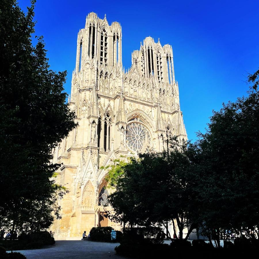Charme De L'Ancien Pour Cet Appartement Entierement Renove Dans L'Hypercentre De Reims Bagian luar foto