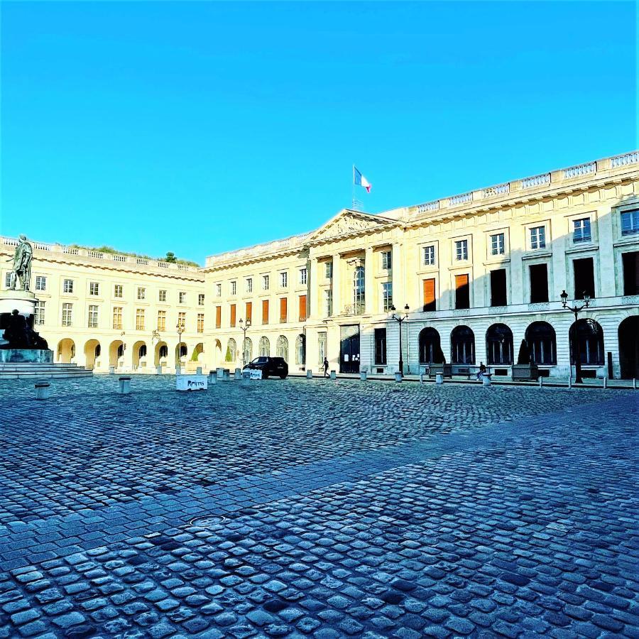 Charme De L'Ancien Pour Cet Appartement Entierement Renove Dans L'Hypercentre De Reims Bagian luar foto