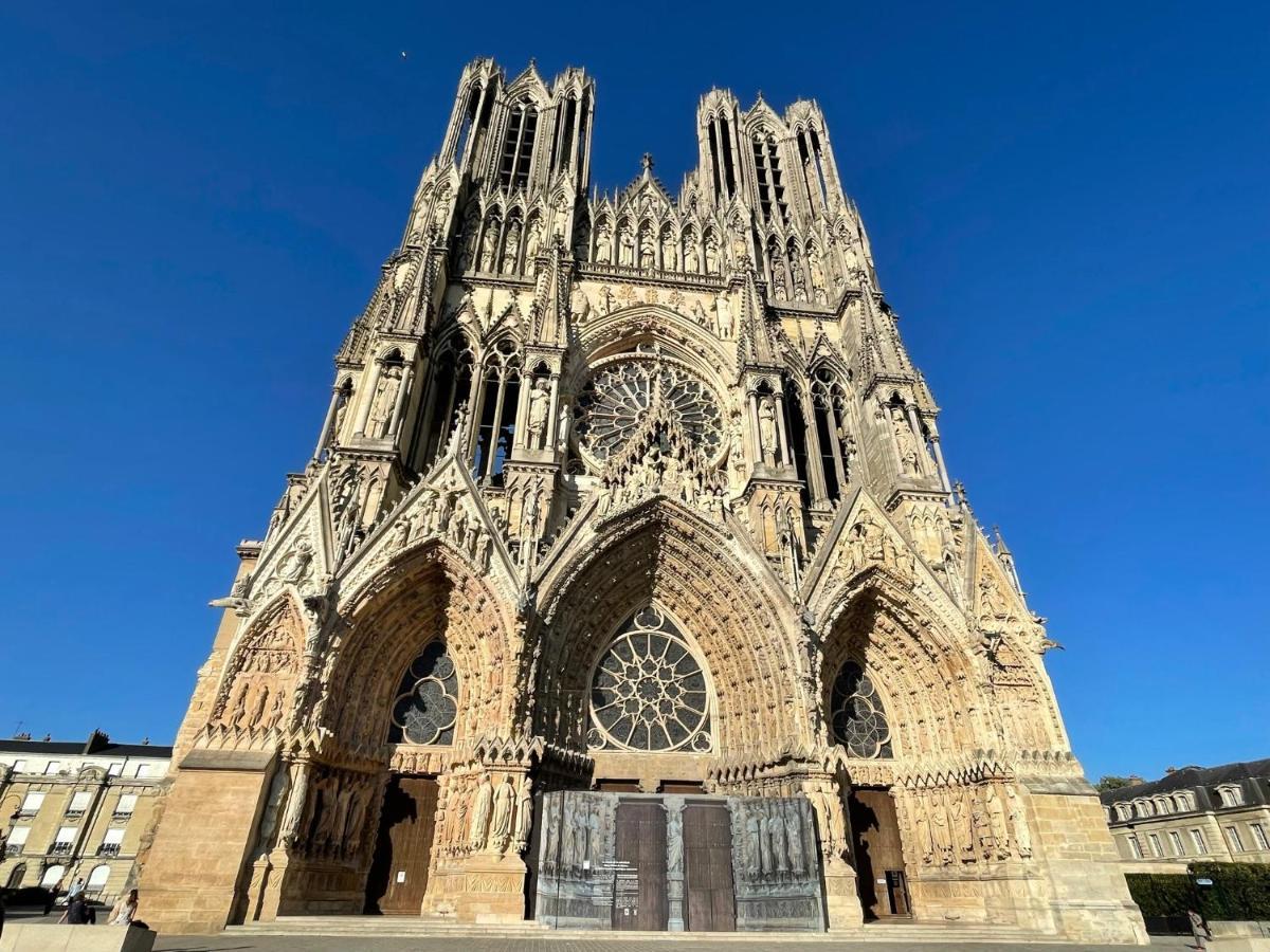 Charme De L'Ancien Pour Cet Appartement Entierement Renove Dans L'Hypercentre De Reims Bagian luar foto