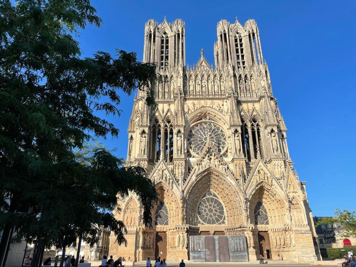 Charme De L'Ancien Pour Cet Appartement Entierement Renove Dans L'Hypercentre De Reims Bagian luar foto
