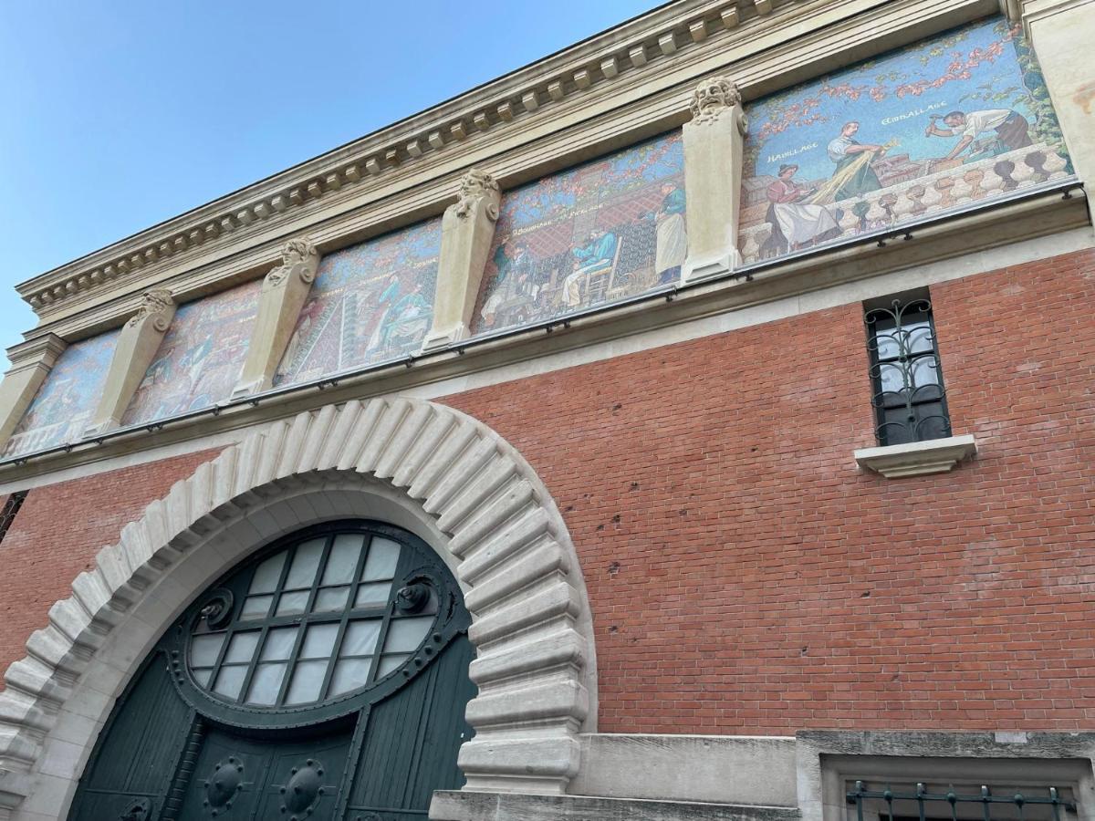 Charme De L'Ancien Pour Cet Appartement Entierement Renove Dans L'Hypercentre De Reims Bagian luar foto