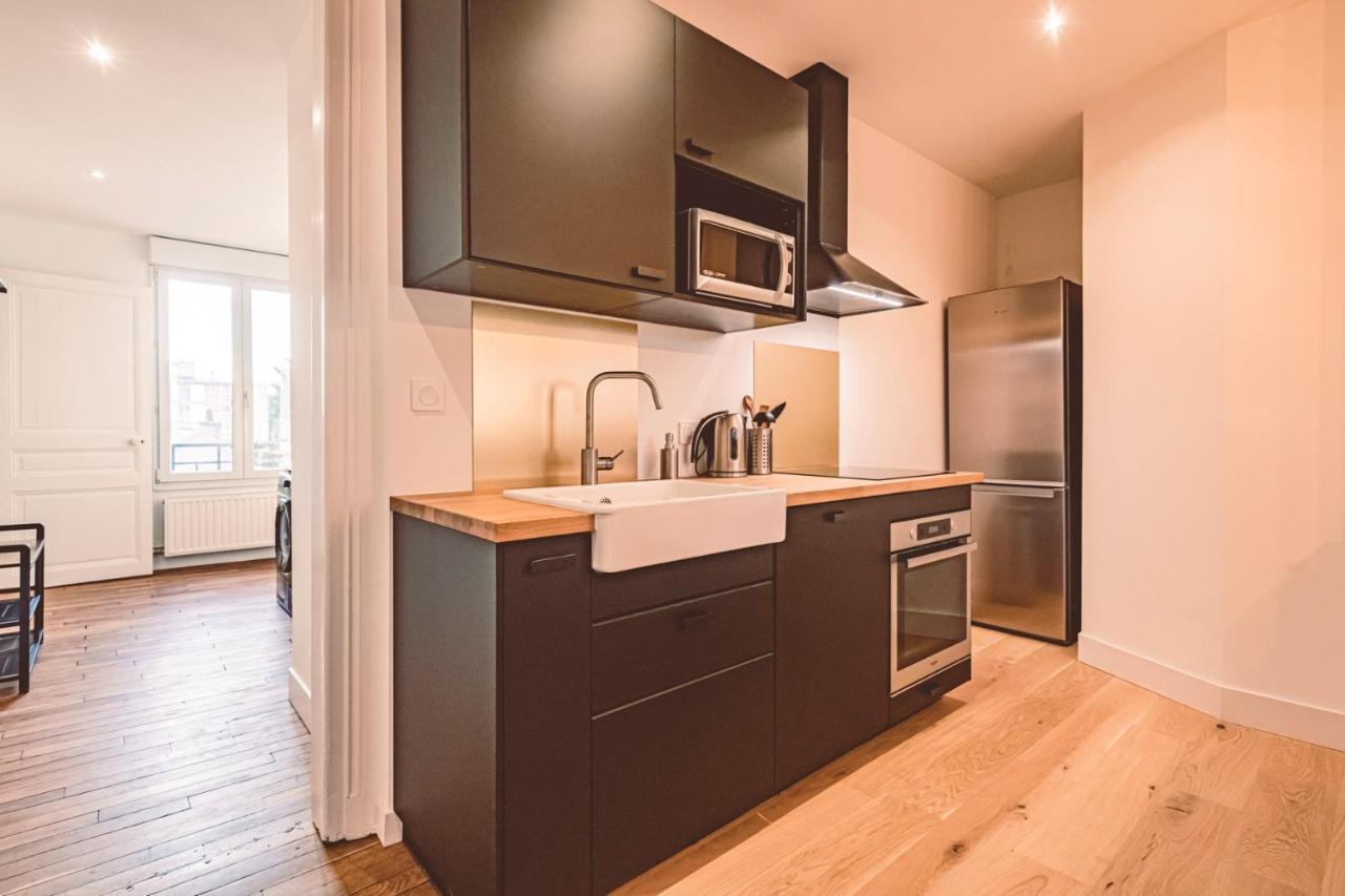 Charme De L'Ancien Pour Cet Appartement Entierement Renove Dans L'Hypercentre De Reims Bagian luar foto